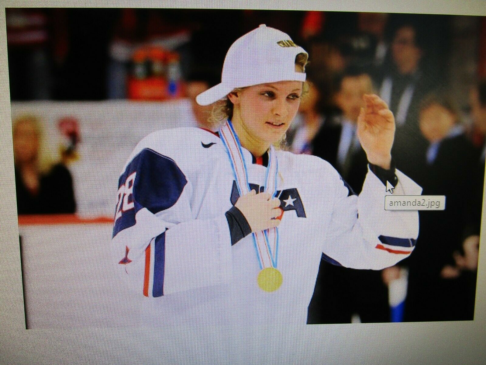 Amanda Kessel Unsigned 8x10 Photo Team Usa Hockey (c)